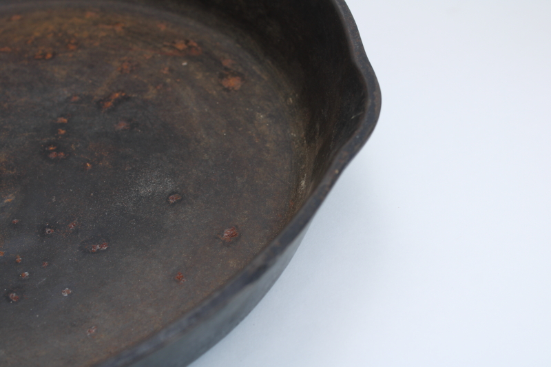 photo of early Wagner ware cast iron 10 inch skillet, W mark antique vintage frying pan  #12