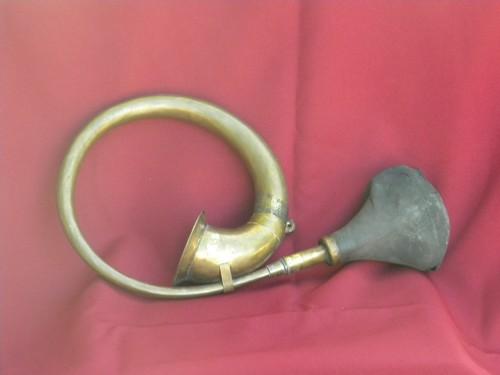 photo of early auto vintage circular brass bulb motorcar horn #1