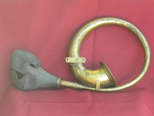 photo of early auto vintage circular brass bulb motorcar horn #2