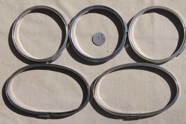 photo of embroidery hoops lot, 30 vintage & new needlework frame hoops in plastic, metal & wood #2