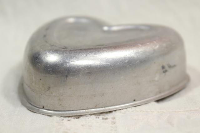 photo of farmhouse kitchen primitive tin hearts, vintage heart shaped cookie cutters & mold #4