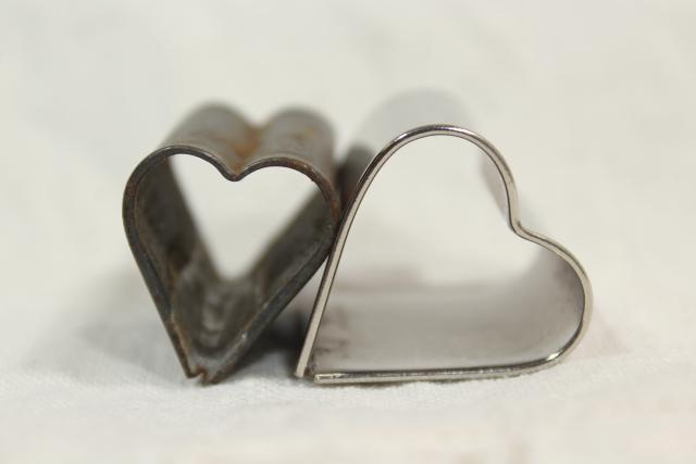 photo of farmhouse kitchen primitive tin hearts, vintage heart shaped cookie cutters & mold #11