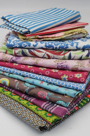 photo of feed sack prints & retro print cottons, large lot vintage cotton print fabric #1