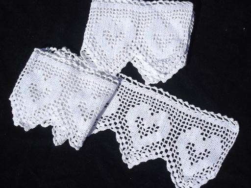 photo of filet crochet cotton hearts wide lace shelf edging, vintage cottage #1