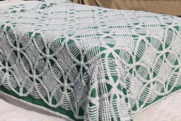 catalog photo of full vintage cotton chenille bedspread, white wedding ring pattern on jade green