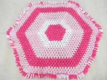 catalog photo of funky vintage crochet hexagon throw rug, 60s vintage pink & white
