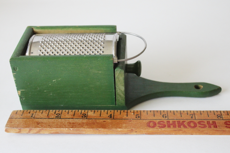 photo of green painted wood wall box w/ tiny metal nutmeg grater, 80s vintage country kitchen  #5