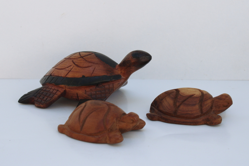 photo of hand carved wood sea turtles, turtle figurines vintage Hawaii souvenirs w/ label #1