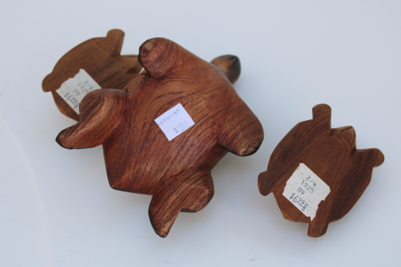 photo of hand carved wood sea turtles, turtle figurines vintage Hawaii souvenirs w/ label #3