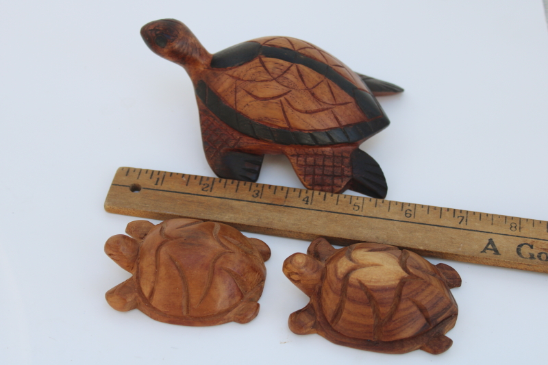 photo of hand carved wood sea turtles, turtle figurines vintage Hawaii souvenirs w/ label #4