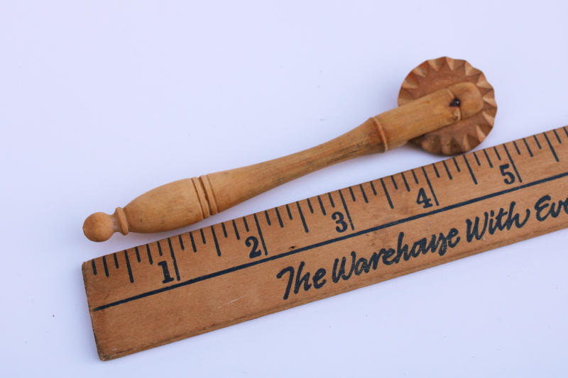 photo of hand carved wood wheel pie crimper or pasty dough cutter, vintage kitchen utensil #1