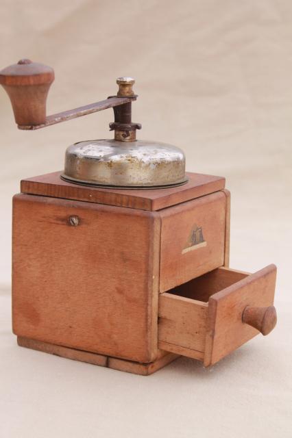 photo of hand crank coffee grinder mills, primitive vintage kitchen tools collection #14