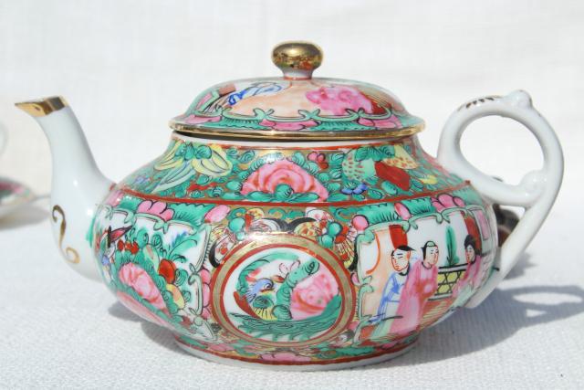 photo of hand painted porcelain tea pot set cups & saucers famille rose medallion vintage Hong Kong china #10