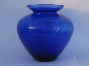 catalog photo of hand-blown swirled cobalt blue glass, big amphora urn vase, vintage Italy