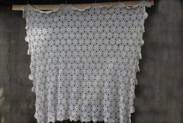 catalog photo of handmade vintage crochet lace bedspread, lacy spider web creamy white cotton spread