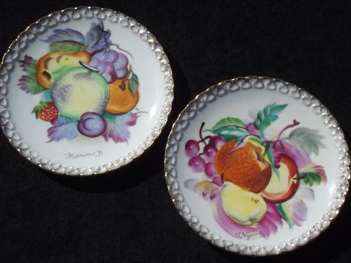 photo of hand-painted china plates w/ fruit, vintage Japan wall hanger plaques #5