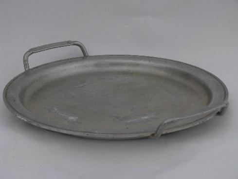 photo of heavy cast aluminum griddle / warming tray, vintage West Bend DeLuxe #2