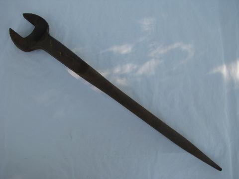 photo of heavy old Williams 910 1-5/8'' spud wrench for bridge building or structural steel construction #1