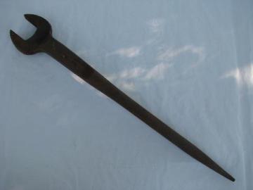 catalog photo of heavy old Williams 910 1-5/8'' spud wrench for bridge building or structural steel construction