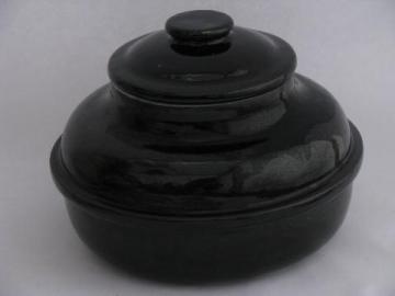 catalog photo of heavy old stoneware crock pottery bean pot, round baker w/ lid, glossy black