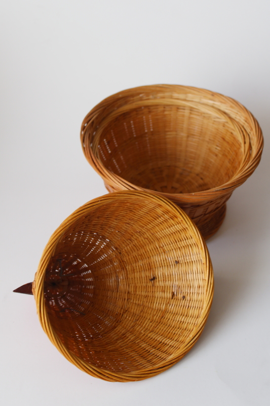 photo of hen on nest chicken shaped covered basket, vintage handwoven bamboo egg basket  #4