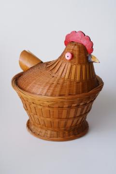 catalog photo of hen on nest chicken shaped covered basket, vintage handwoven bamboo egg basket 