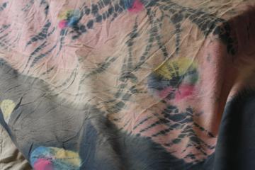 catalog photo of hippie vintage tie dye cotton bedspread, curtain or tablecloth, 1970s retro festival style