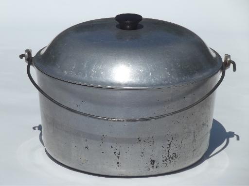 photo of huge 10 qt dutch oven camping kettle, vintage cast aluminum pot & lid #3