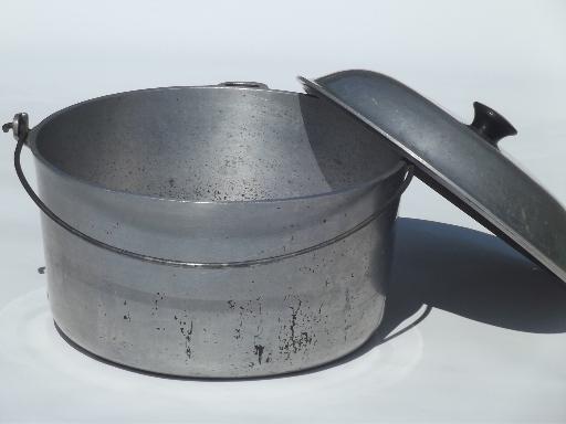 photo of huge 10 qt dutch oven camping kettle, vintage cast aluminum pot & lid #4