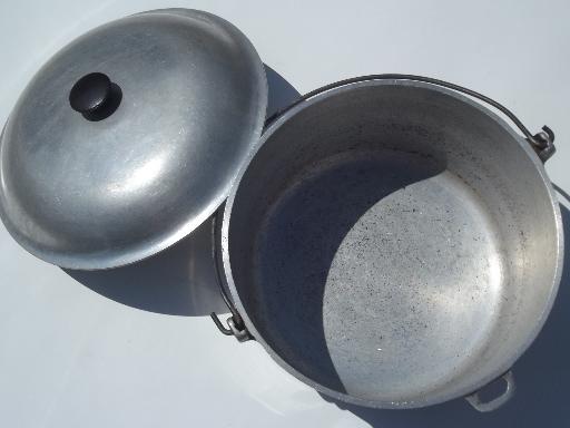 photo of huge 10 qt dutch oven camping kettle, vintage cast aluminum pot & lid #5