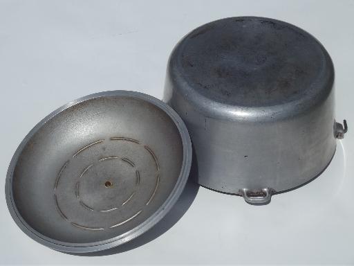 photo of huge 10 qt dutch oven camping kettle, vintage cast aluminum pot & lid #6