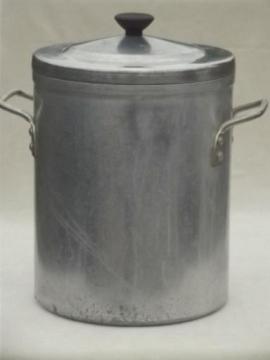 catalog photo of huge 16 quart stockpot, vintage Toroware aluminum restaurant kitchen pot