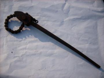 catalog photo of huge antique Armstrong Bros #12 chain wrench, vintage Strong Arm plumbing tool