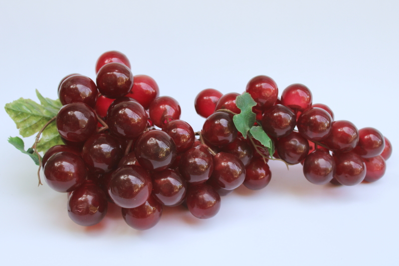 photo of huge bunch of red grapes, vintage rubbery plastic grapes faux fruit, each grape over one inch across  #3