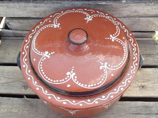 photo of huge casserole dish, vintage hand-painted terracotta pottery, E Alves Portugal #4