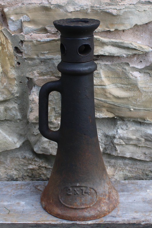 photo of huge cast iron house jack heavy industrial screw type bottle jack #1