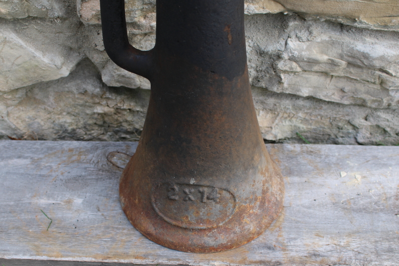 photo of huge cast iron house jack heavy industrial screw type bottle jack #7