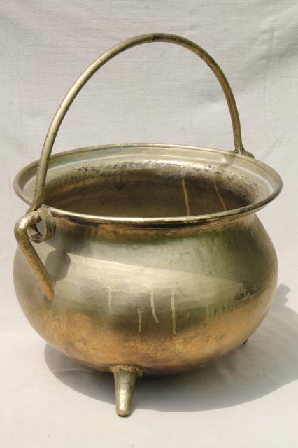 photo of huge cast metal kettle witch cauldron pot w/ sturdy handle & three little feet #1