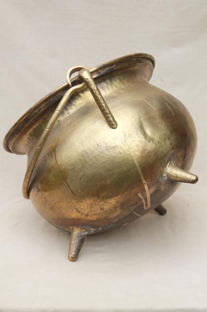 photo of huge cast metal kettle witch cauldron pot w/ sturdy handle & three little feet #2