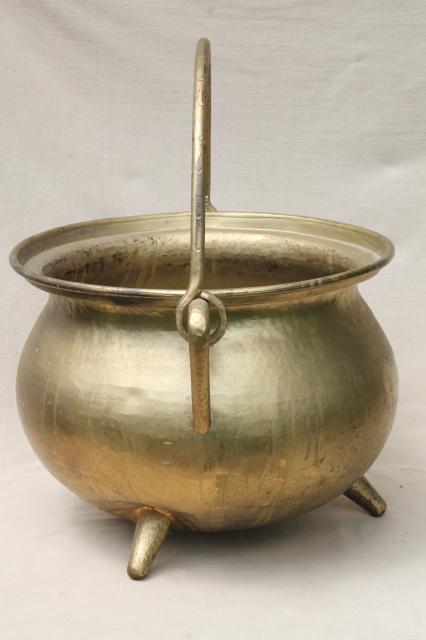 photo of huge cast metal kettle witch cauldron pot w/ sturdy handle & three little feet #6