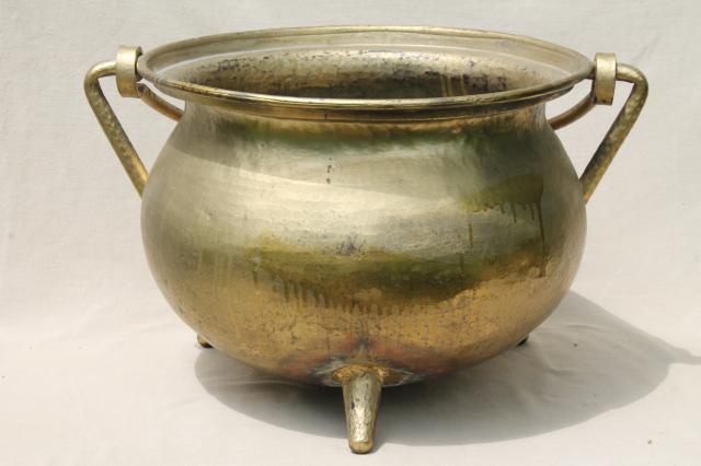 photo of huge cast metal kettle witch cauldron pot w/ sturdy handle & three little feet #7