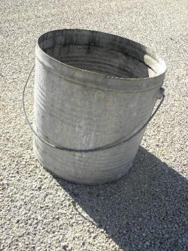 catalog photo of huge galvanized metal wash bucket for kitchen or laundry, primitive old patina