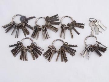 catalog photo of huge lot 90+ assorted vintage lock keys, padlocks, cabinet/desk drawers etc