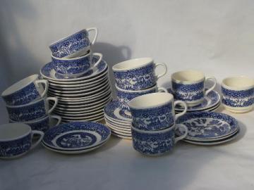 catalog photo of huge lot old & vintage Blue Willow china, 40 pcs mis-matched cups & saucers