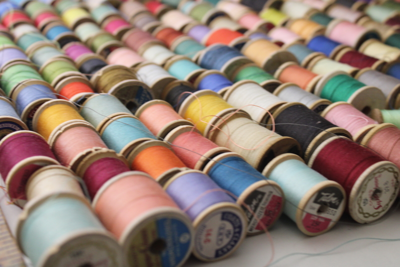 photo of huge lot old wood spools all colors vintage cotton thread, 230 spools different sizes  #2