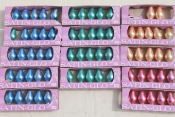 catalog photo of huge lot vintage GE C7 satin glo Christmas tree light bulbs, pink, gold, blue, green