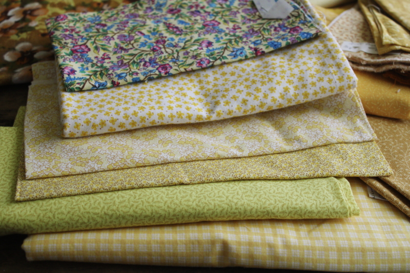 photo of  huge lot vintage cotton quilting fabric, yellow & gold colors calico florals & prints  #11