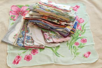 catalog photo of huge lot vintage hankies w/ flower prints, 50 pretty printed cotton handkerchiefs