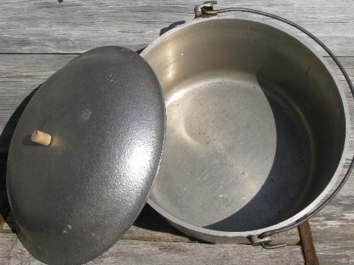 photo of huge old Club aluminum dutch oven pot w/ lid, loop handle for campfire #3