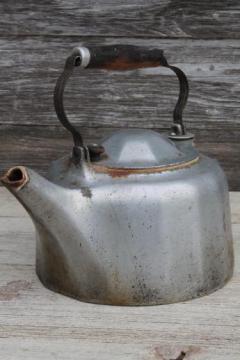 catalog photo of huge old Griswold cast aluminum kettle, gallon size teakettle for farmhouse kitchen stove